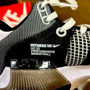 Nike Witness11 LeBron HO 22 Performance Basketball sneakers